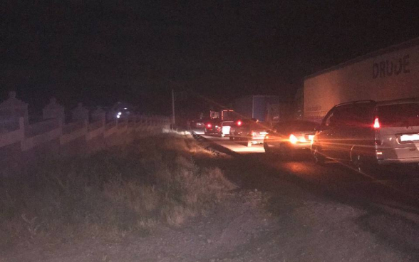 Սիսիանի մոտ շուրջ 3 կմ-անոց խցանում է․ բեռնատարների վարորդները կրկին ակցիա են անում (տեսանյութ)