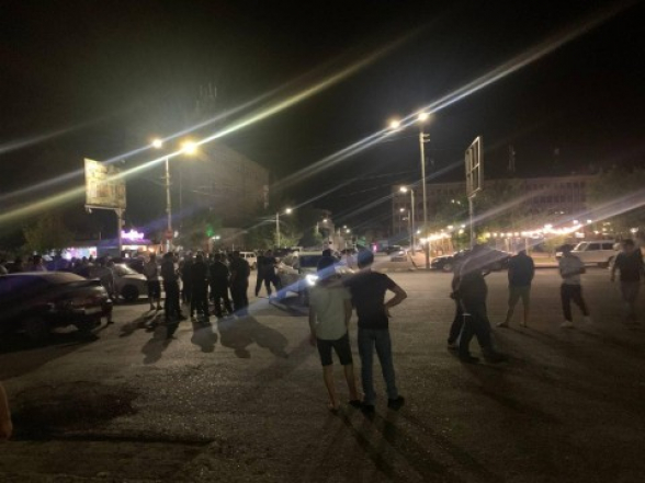 Նռնակով քաղաքացին մտել է Մասիսի քաղաքապետարանի շենք, կրակոցներ արձակել (տեսանյութ, լրացված)