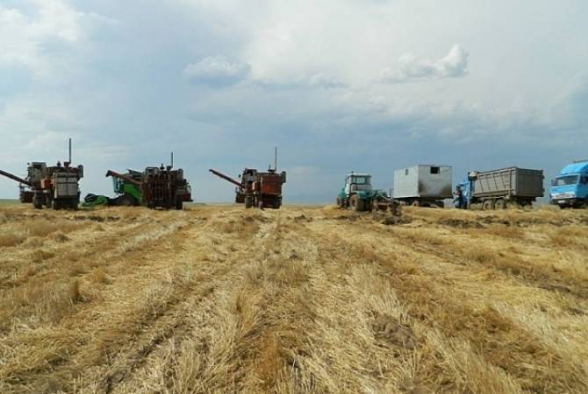 Ադրբեջանի կողմից բռնազավթված տարածքներում են մնացել Արցախի վարելահողերի մոտ 75%-ը, արոտավայրերի 85%-ը, պտղատու այգիների զգալի մասը, ոռոգովի տարածքների մոտ 90%-ը