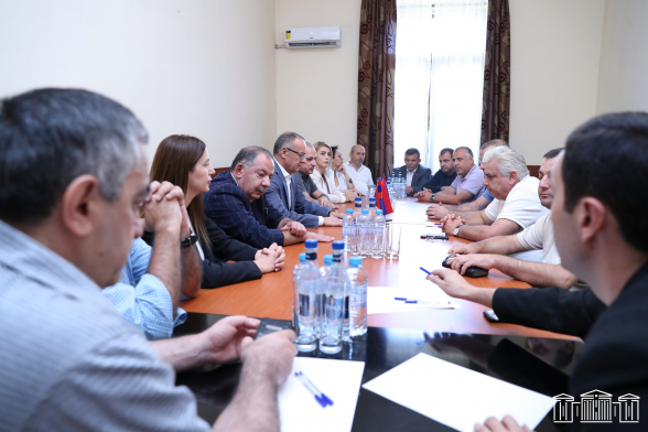 «Հայաստան» խմբակցության պատգամավորները հանդիպել են Արցախի Հանրապետության ԱԺ-ի պատվիրակության հետ