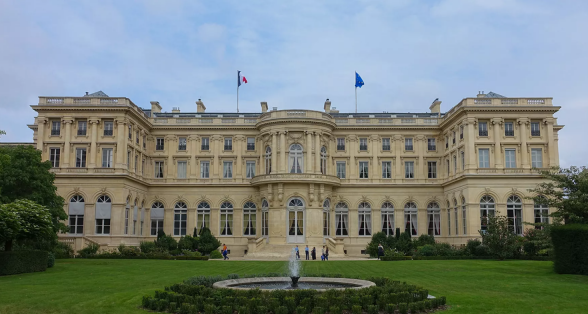 Париж извинился перед Баку за акцию протеста армян перед азербайджанским посольством