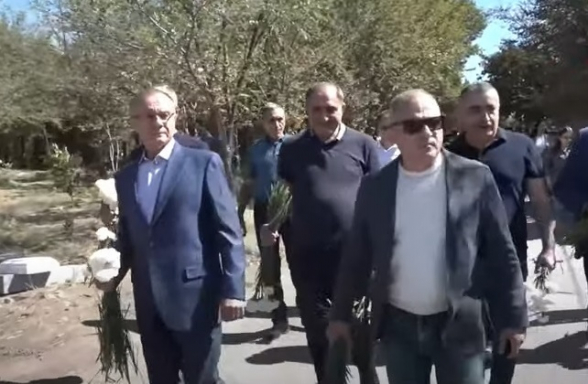 «Հայաստան» դաշինքի պատգամավորներն այցելել են Եռաբլուր (տեսանյութ)