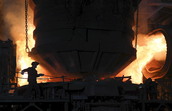 ЕС может ввести полный запрет на импорт российской стали и лесоматериалов