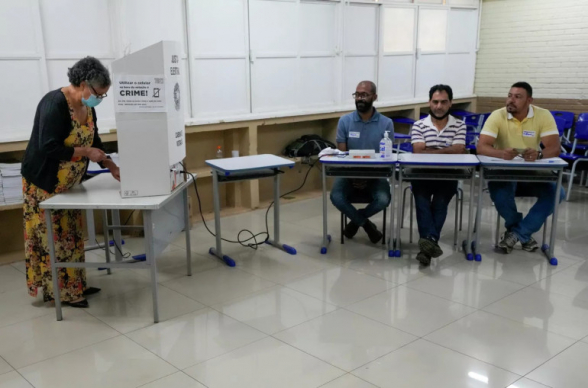 В Бразилии во второй тур президентских выборов прошли действующий и бывший главы государства