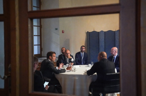 Армения и Азербайджан признают территориальную целостность друг друга – заявление по итогам встречи в Праге