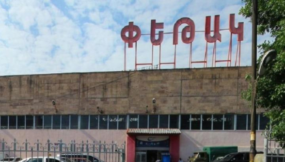 С сегодняшнего дня ТЦ «Петак» не будет действовать: торговцы сейчас собираются на митинг у здания правительства