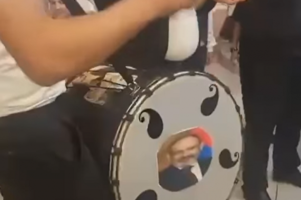 Ադրբեջանում խնջույքի ժամանակ թմբկահարվում է նիկոլի նկարով թմբուկը… (տեսանյութ)