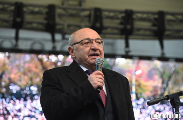 Ոչ մի փաստաթուղթ էլ չի ստորագրվի, խաղաղության պայմանագիր տեսանելի ապագայում չեմ տեսնում․ Վազգեն Մանուկյան