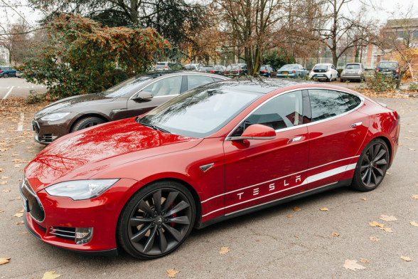 «Tesla» отзовет свыше 40 тыс. электрокаров из-за технической неисправности