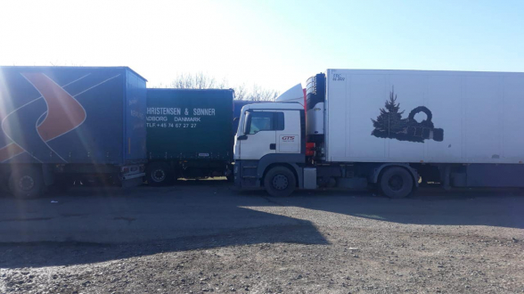 Էլի հարյուրավոր հայկական բեռնատարներ «զմռսված» են Վրաստանում (լուսանկար)