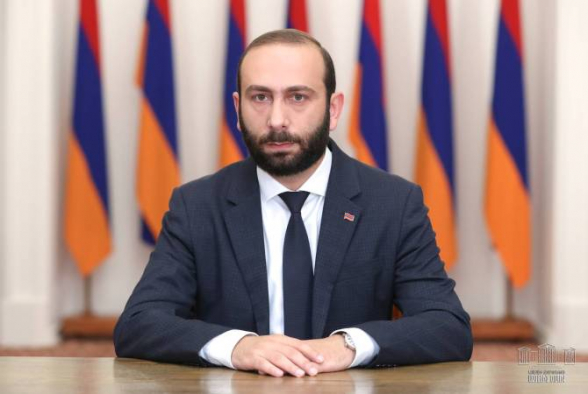 Арарат Мирзоян выразил Чавушоглу соболезнования в связи со взрывом в Стамбуле