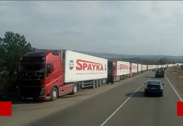 У КПП «Верхний Ларс» многокилометровые очереди из армянских фур (видео)