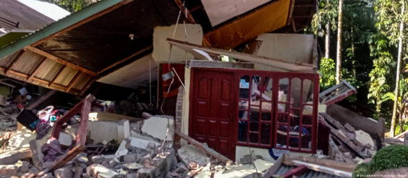Число погибших из-за землетрясения в Индонезии превысило 160 человек