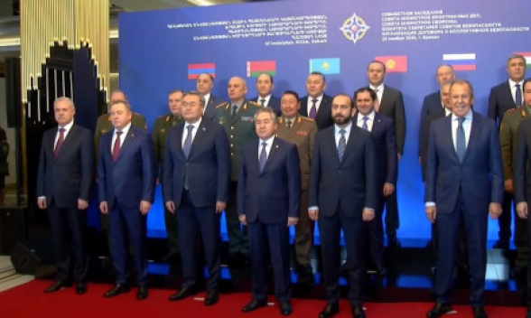 «Еще чего? Ваше дело фотографировать, а не указывать»: Лавров – фотожурналисту