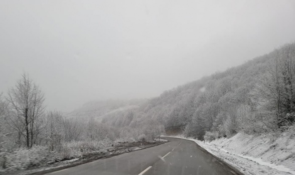 Հանրապետության ողջ տարածքում առատ տեղումներ են անձրևի և ձյան տեսքով. ոստիկանությունը հորդորում է վարորդներին մեքենան վարել բացառապես ձմեռային անվադողերով