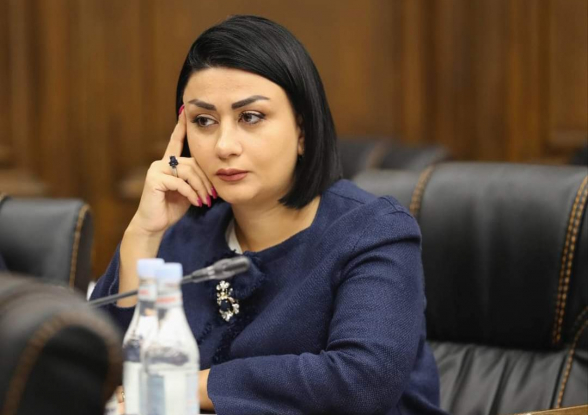 Հռիփսիմե Ստամբուլյանը վայր է դնում մանդատը