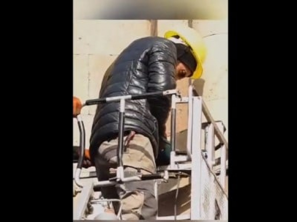 Հիմա էս տեսանյութի դռելչին 5-րդ ալիքի օպերատո՞րն է, թե՞ նախկիններից մնացել ծակում է (տեսանյութ)