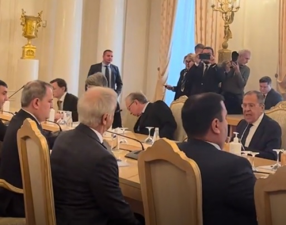 Лавров заявил, что РФ заинтересована в заключении мирного договора между Ереваном и Баку