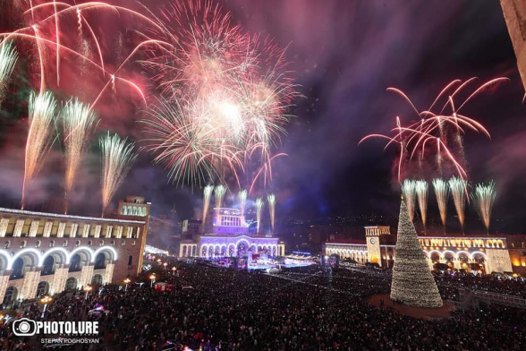 Ձեր էրեխեքի զոհվելուց հետո էլ են մարդիկ տժժալու նենց, ոնց դու ես հիմա տժժում