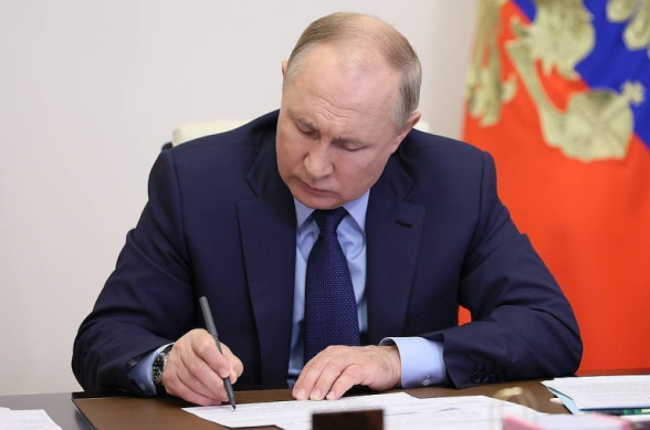 Путин подписал закон о запрете пропаганды ЛГБТ и педофилии