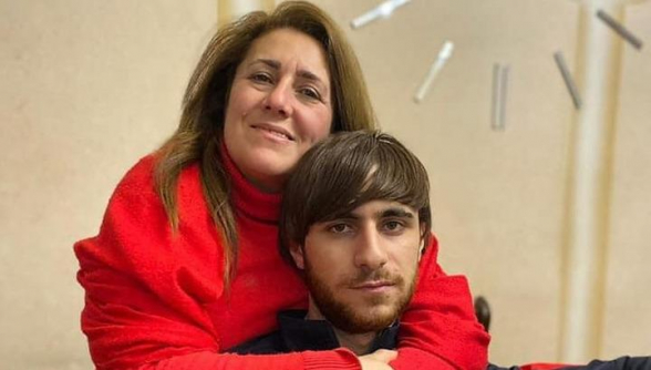 Դեկտեմբերի 28-ին,16:00-ին ես լինելու եմ հրապարակում, իմ որդու՝ հերոս Արման Օհանջանյանի լուսանկարով․ զոհվածի մայր