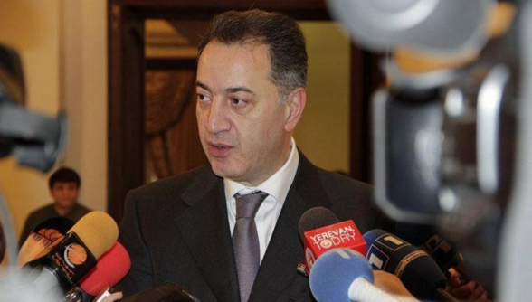 Ադրբեջանին հիշատակելն այս համատեքստում ավելորդ է, որովհետև այն իրական գործոն չէ՝ այն Թուրքիայի կույրաղիքն է