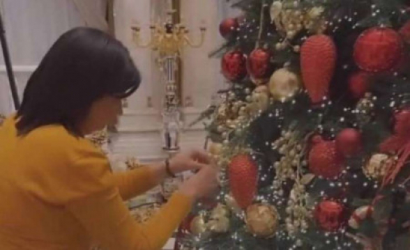 Супруга Самвела Алексаняна показала их 5-метровую ёлку