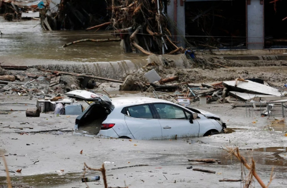 Ливни привели к крупнейшему за полвека наводнению в Анталье