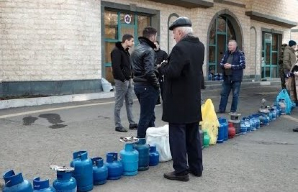 Очереди в магазинах, аптеках, у банкоматов: в Арцахе готовятся к худшему (видео)