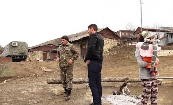 Единственный в селе магазин закрыт, есть проблема с продовольствием: не доехавшие до дома 45 арцахцев с трудом приютились в Лисагоре