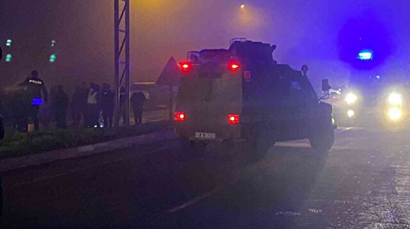 В результате взрыва машины на юго-востоке Турции ранены минимум 8 полицейских