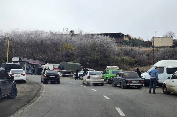 Азербайджан уже 8-ой день продолжает держать закрытой единственную дорогу, связывающую Арцах с Арменией