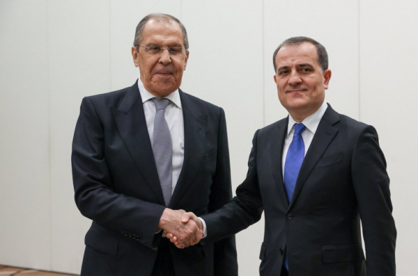 Глава МИД Азербайджана отправился на переговоры в Москву
