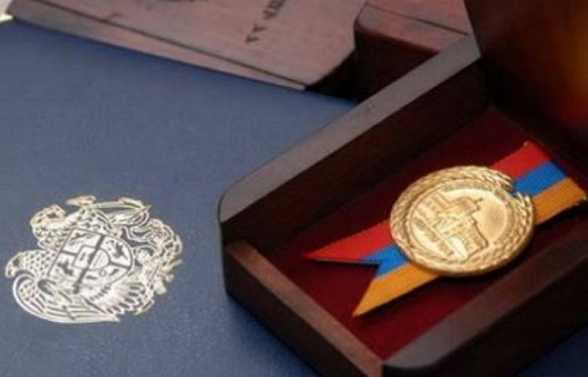 Ավելի քան 1 մլն դրամի հուշամեդալ՝ մեկ անձից գնման սկզբունքով․ Էկոնոմիկայի նախարարության գնումները․ «Ժողովուրդ»