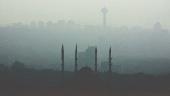 В проливе Дарданеллы приостановили судоходство из-за тумана