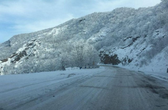 Ադրբեջանցի «բնապահպաններից» բացի Արցախ-Հայաստան միջանցքը փակել է նաև առատ ձյունը