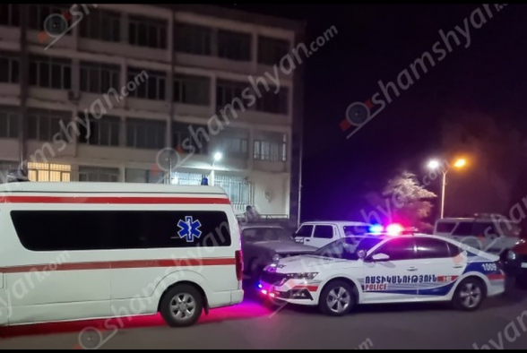 Քանաքեռ-Զեյթունի բաժնի մոտ ոստիկաններին հաջողվել է կանխել կնոջ ինքնավնասումը