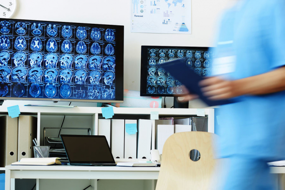 Ученые нашли способ вернуть парализованным людям контроль над руками