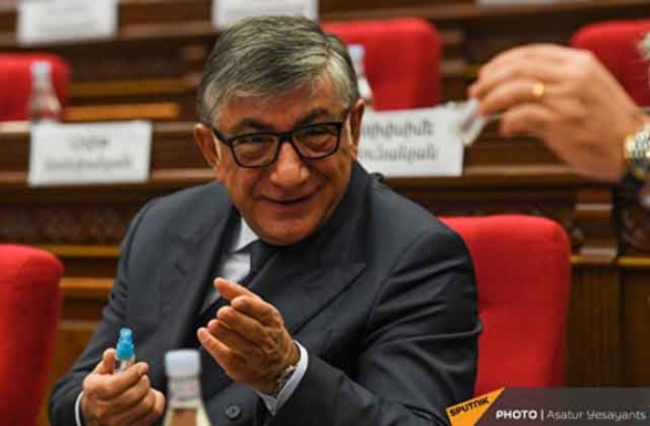 ԱԺ-ն շարունակում է ծաղկեցնել Խաչատուր Սուքիասյանի ընտանեկան բիզնեսը