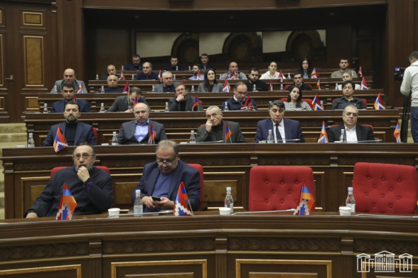 Парламентская оппозиция созвала слушания на тему Лачинского коридора (видео)