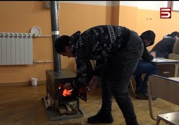 Ученики 9-12 классов в дыму, более младшие в школу не ходят: 62-ой день блокады Арцаха (видео)