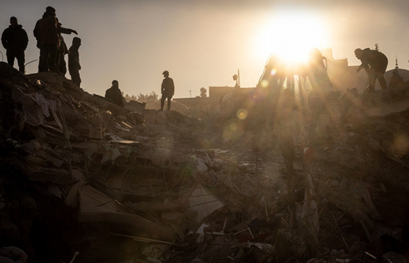 В Турции из-под завалов спасли более 8 тыс. человек