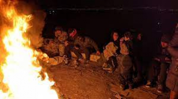 ՊՆ նախկին շենքի բնակիչները խարույկ են վառել ու ընտանիքներով գիշերել են շենքի մոտ