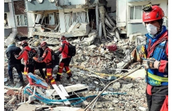 В Турции 12-летний ребенок спасен на 11-ые сутки после землетрясения