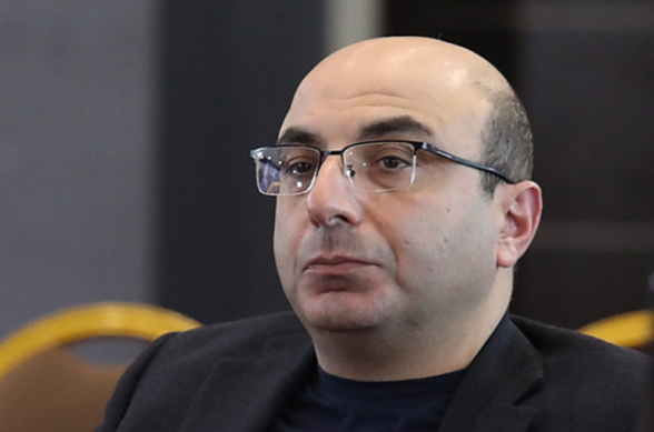 Այն, ինչին նախապատրաստում են մեզ, ազգային կանիբալիզմ է, ներտեսակային գիշատչություն՝ զոհել Արցախը, որ մնացածը կուշտ ապրեն