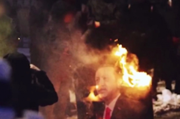 Перед посольством Турции в Хельсинки сожгли портрет Эрдогана