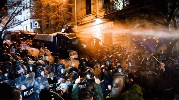 Протесты и разгон митинга в Тбилиси: несколько человек пострадало (видео)