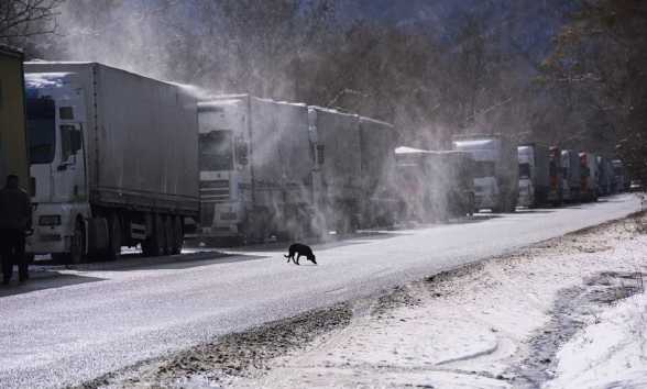 Автодорога Степанцминда-Ларс закрыта для грузовых автомобилей