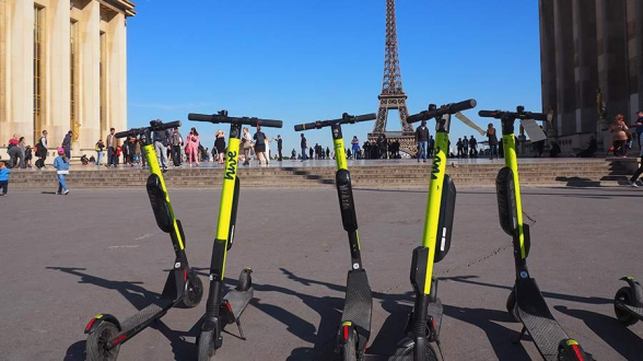Мэр Парижа пообещала запретить с сентября аренду электросамокатов