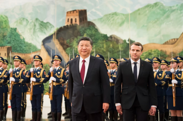 Макрон хочет отговорить Пекин от сближения с Москвой – СМИ